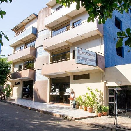 Hotel Catedral Ciudad del Este Buitenkant foto