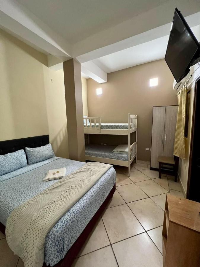 Hotel Catedral Ciudad del Este Buitenkant foto